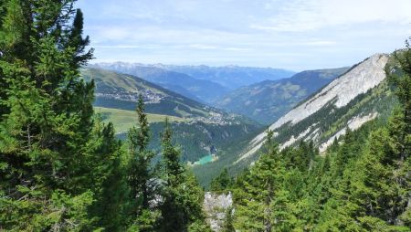 Le Lac de la Rosière au pied de la Dent du Villard