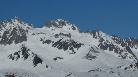 Pistes de Saint-François Longchamps et le Grand Pic de la Lauzière.