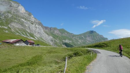 Vers le col de l’Arpettaz, vue Mandallaz