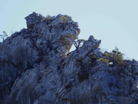 La lucarne du rocher de Guimpe vue du côté nord.