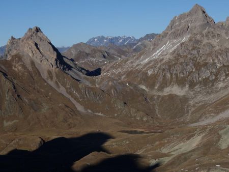 Regard vers le lac des Cerces, sous la Pointe des Banchets.