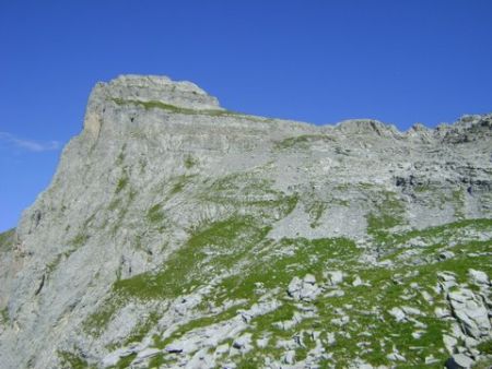 Depuis le Col de Barmerousse, l’Aiguille de Varan.