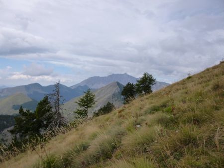 Dans l’axe, Pic Melette et Pic de Bure.