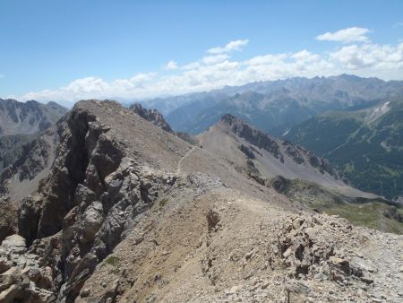 ... Sur la crête ou un peu en-dessous