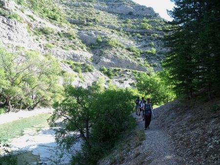 Sentier en rive droite des Gorges de la Méouge