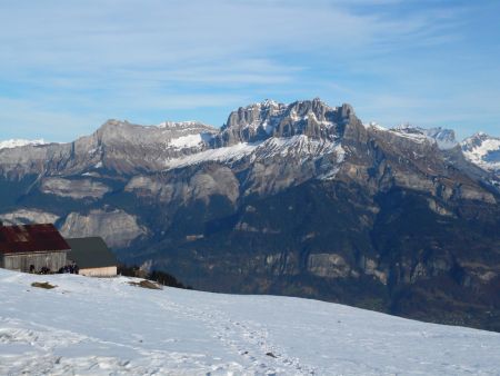 Plateau des Bénés et massif de Platé.