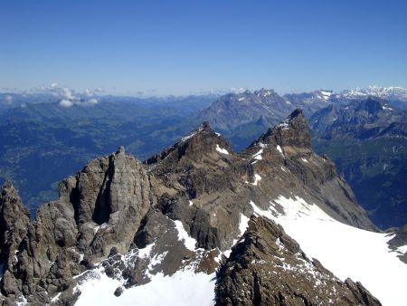 Les sommets des Dents du Midi.