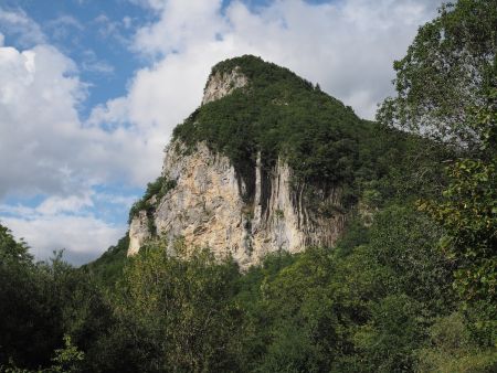 Le roc de Nantbellet vu du Replain.