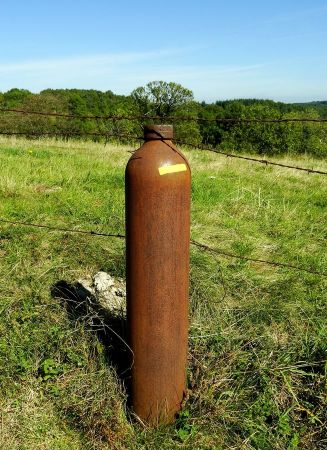 Balisage sur une vieille bouteille de gaz d’éclairage.