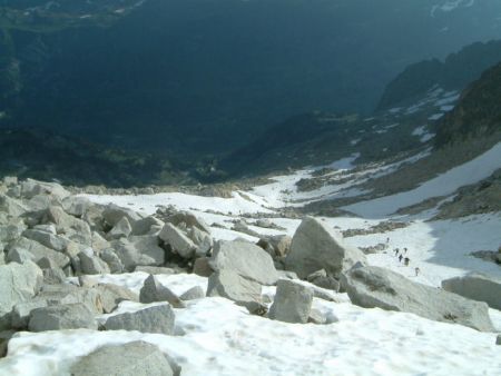 Vue du névé menant au portillon supérieur, en bas le refuge de la Rencluse