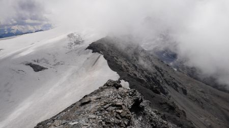 Au sommet de la pointe cotée 3441m, vue sur la crête.