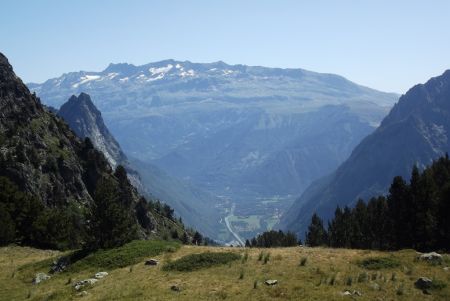 Les Grandes Rousses dominant la vallée de la Romanche, et le Pic de la Fare