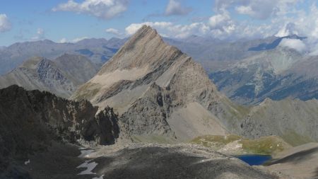 Le lac en dessous et, bien sûr, toujours la Taillante.