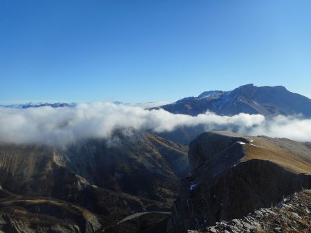 Sommet de la Tête des Ormans : vue vers l’Est et le plateau de Bure.