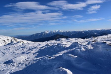 Au loin, le majestueux massif du Canigou.