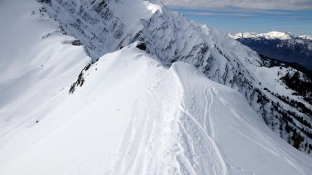 Retour vers le col, passages délicats sur la crête