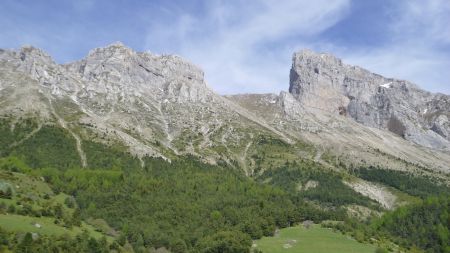 Sur le G.R en direction de la Chastre, vue sur la brèche de Faraut