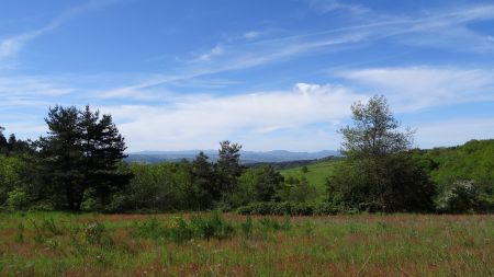 En direction du massif du Mézenc.