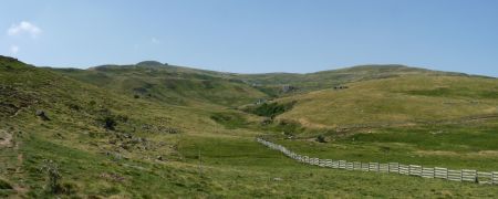 Regard en arrière en direction du Plomb du Cantal