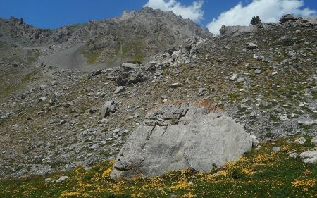 Au pied de la face Est du grand Aréa