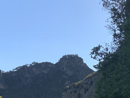 «Dentelles» (ruines de l’ancien château.