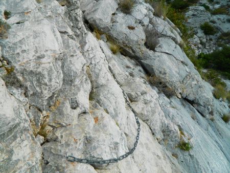 La chaîne vue d’en bas.