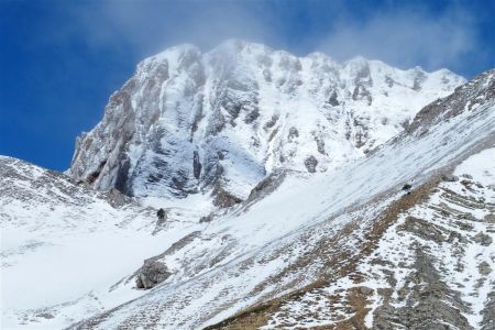 Derrière la Crête du Vallon, la Tête de Vachère sort de la brume