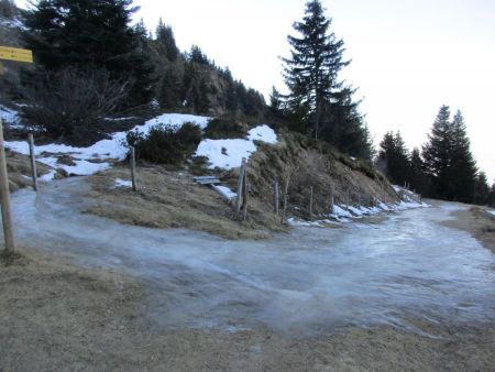 Attention, sentier gelé