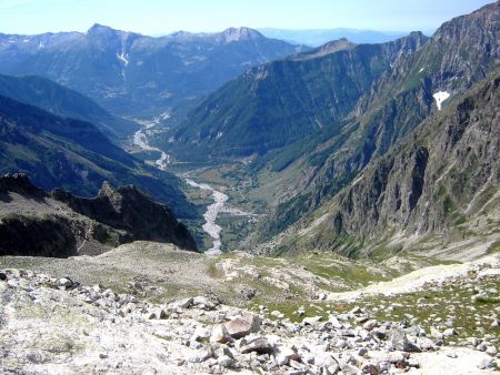 Vue plongeante sur le sentier de montée.