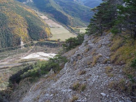 Un bout de la traversée (dans le rétro). Méfiance : la chute à gauche fait plus de 100 m, ici.