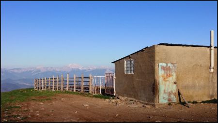 Chalet d’alpage sur le replat.