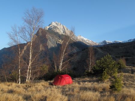 Campement sous la Croix des Têtes (2492 m)