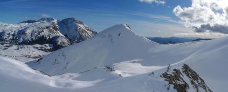 Panorama, en montant au sommet du jas des Arres.