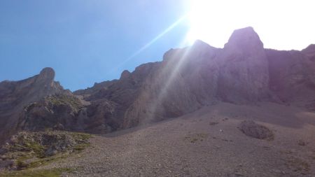 En haut du cône herbeux