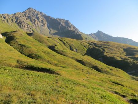 le signal du Petit Mont Cenis et la cime du Laro