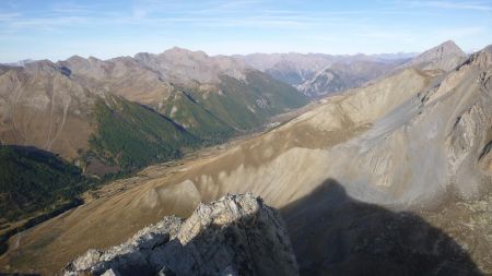 Vue depuis la tête des Blaves sur la vallée de l’Ubayette