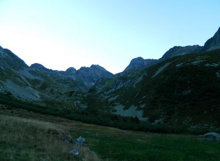 La Combe de la Grande Valloire dans l’ombre.