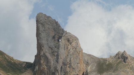 L’arche vue du chemin de retour.