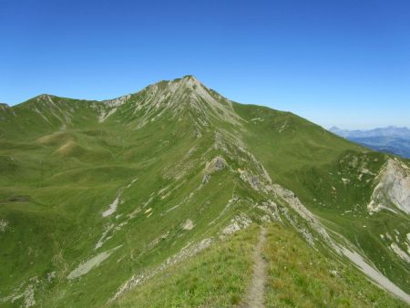 Dans le rétro, le Crêt du Rey.