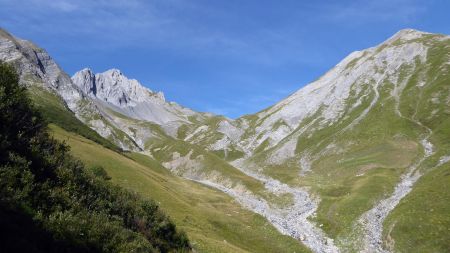 Vallon de la Moendaz, à droite on peut apercevoir le tout petit chalet (Petite Moendaz)