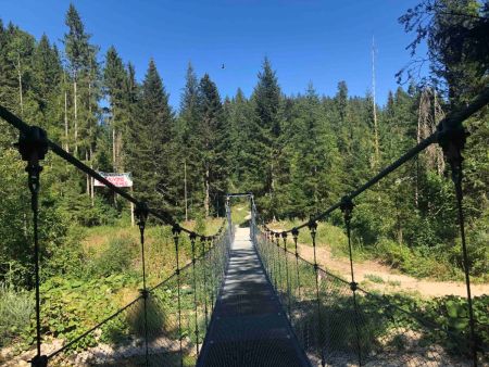 La passerelle sur l’Ain, raccourci pour une autre version, très facile, du circuit 