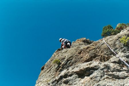 Dans le grand dièdre de 35m en 5b.