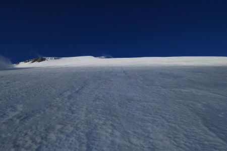 Le vent souffle très fort.