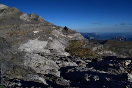 La trace redescend un peu, en direction de la bifurcation Marboré/Mont Perdu.