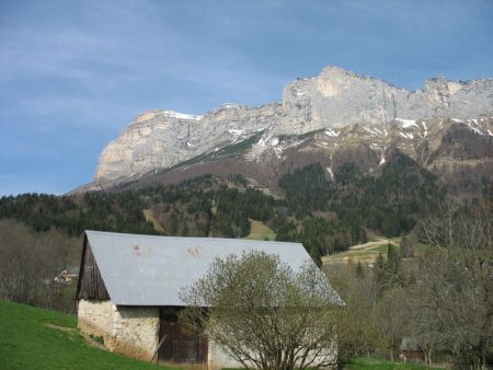 Dent de Crolles (face E) et Rochers de Bellefont