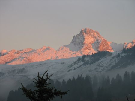 Coucher de soleil sur la Pointe Percée (alt. 2.750 m)