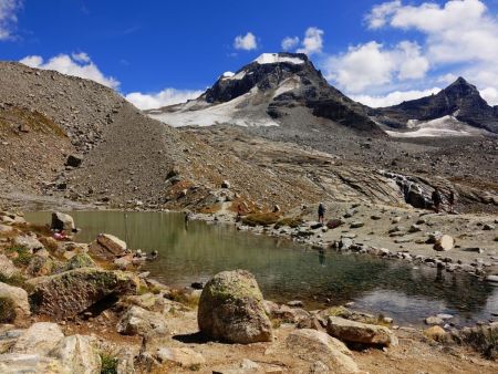 Le lac de Montcorvé, juste sous le refuge.