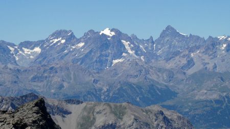 Zoom vers les Ecrins (Ailefroide, Pelvoux, Barre des Ecrins...).