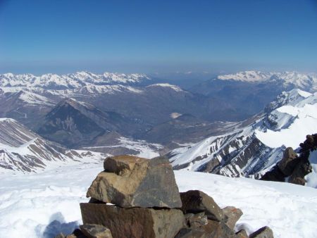 Le long couloir de la Maurienne, au loin les Bauges.