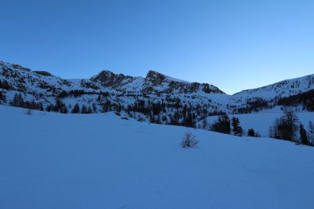 La Cime de Tavels, la Tête de la Costasse et le col Mercière.